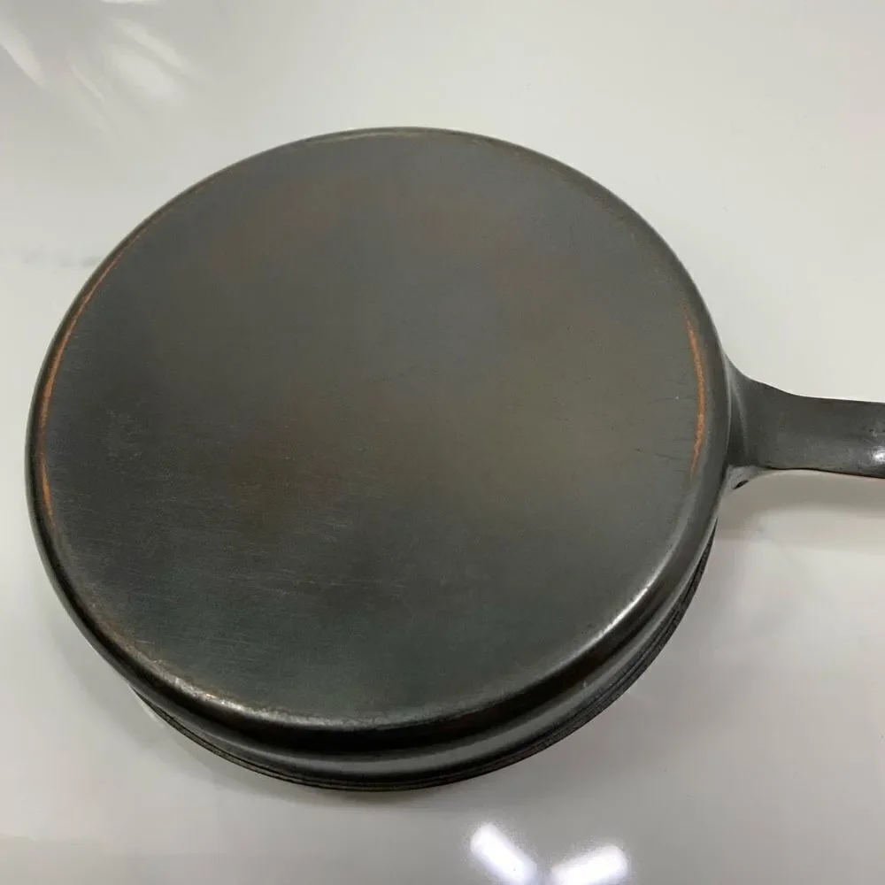 VINTAGE L.E. Mason Co. Silent Butler Crumb Catcher